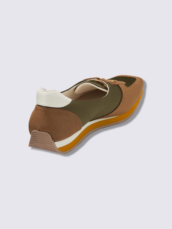 Square Toe Sneakers | CL