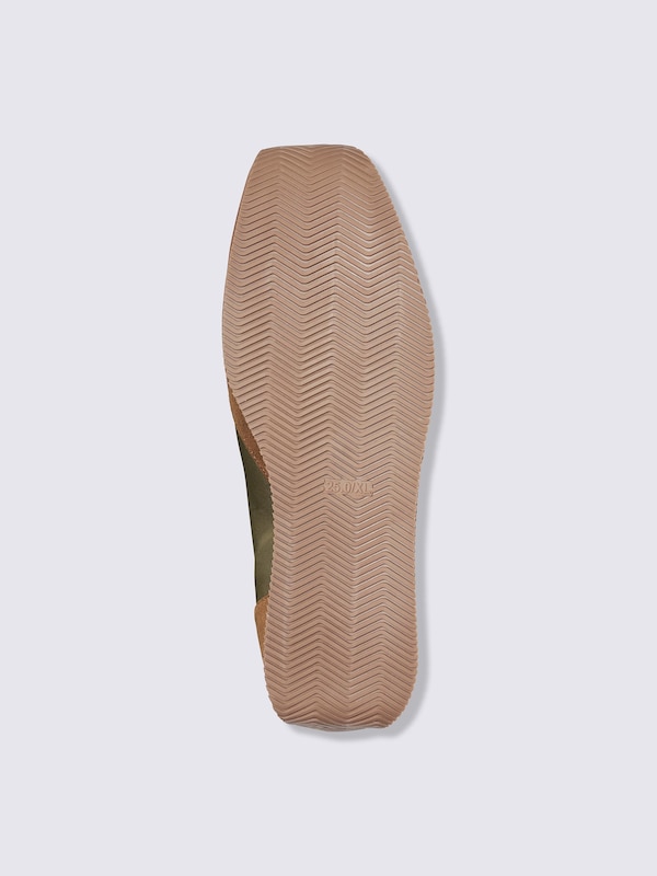 Square Toe Sneakers | CL