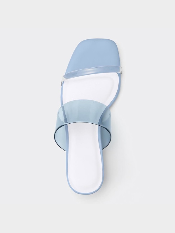 クリアサンダル