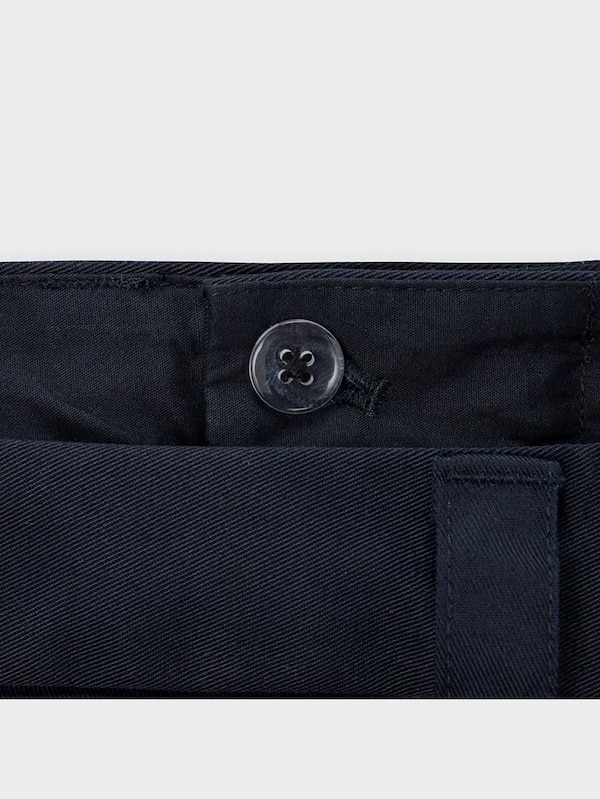 チノタックストレートパンツ