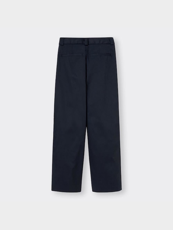 チノタックストレートパンツ