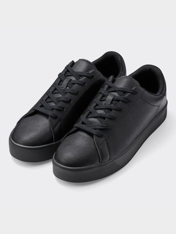 レザータッチスニーカー