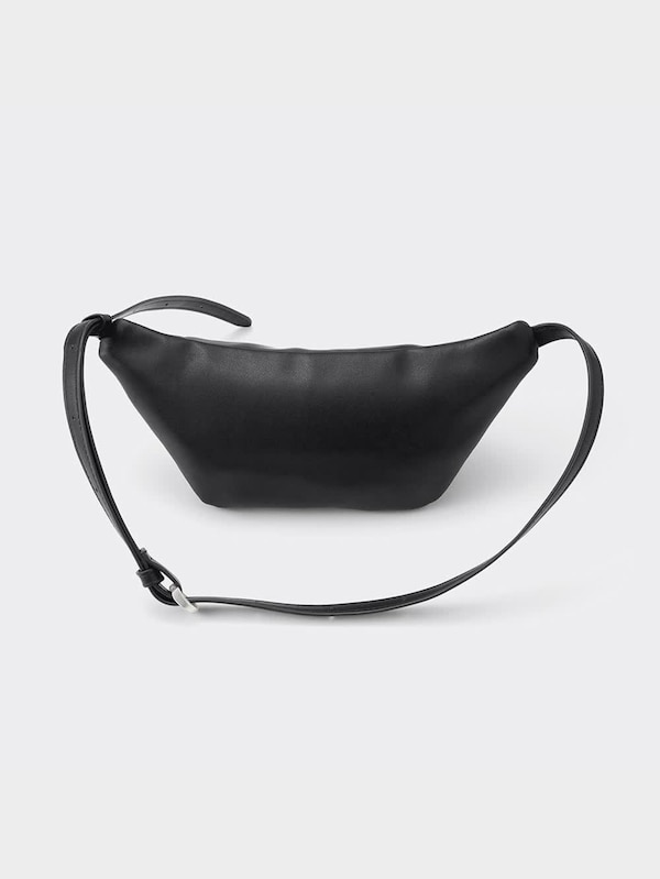 レザータッチボディバッグ+E