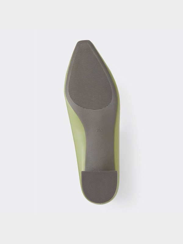 マシュマロローヒールパンプス