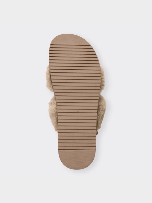 フェイクファーサンダル+E