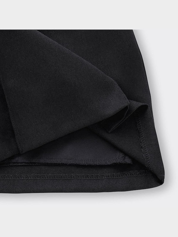 タックショートパンツ