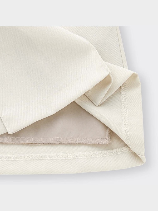 タックショートパンツ