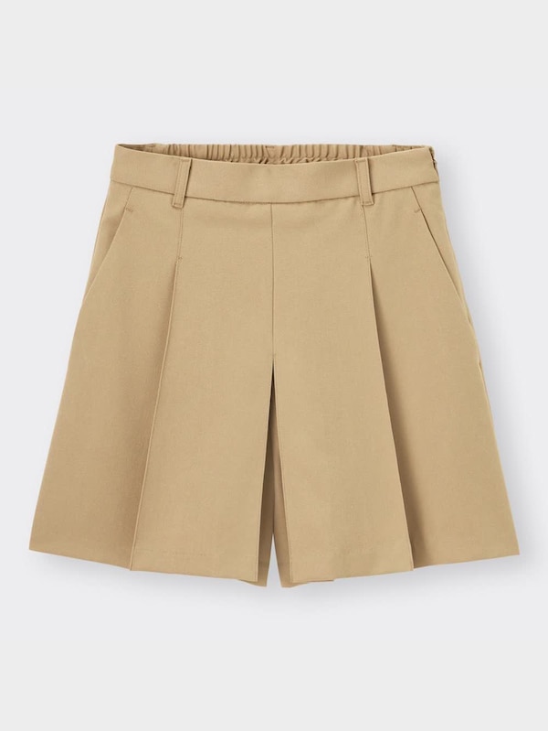 タックショートパンツ