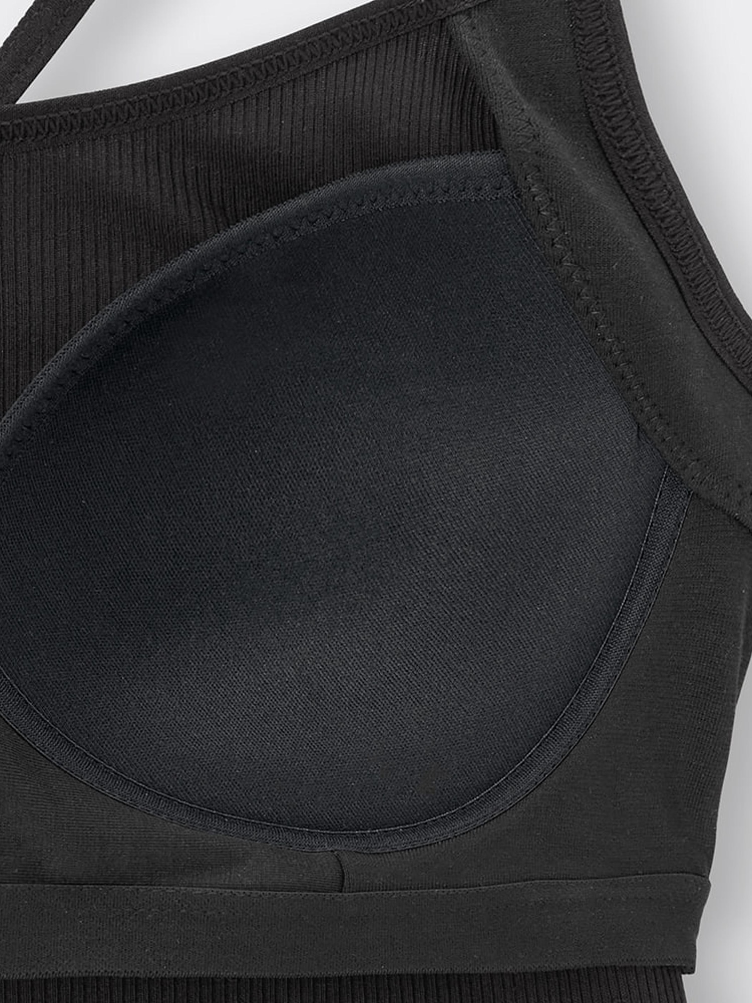 GU公式 | ブラフィール2WAYクロップドキャミソール