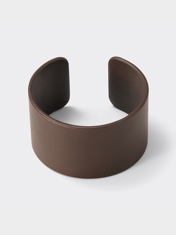 レザータッチバングル