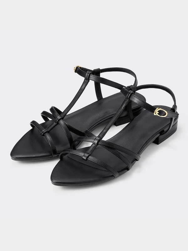 ポインテッドフラットサンダル