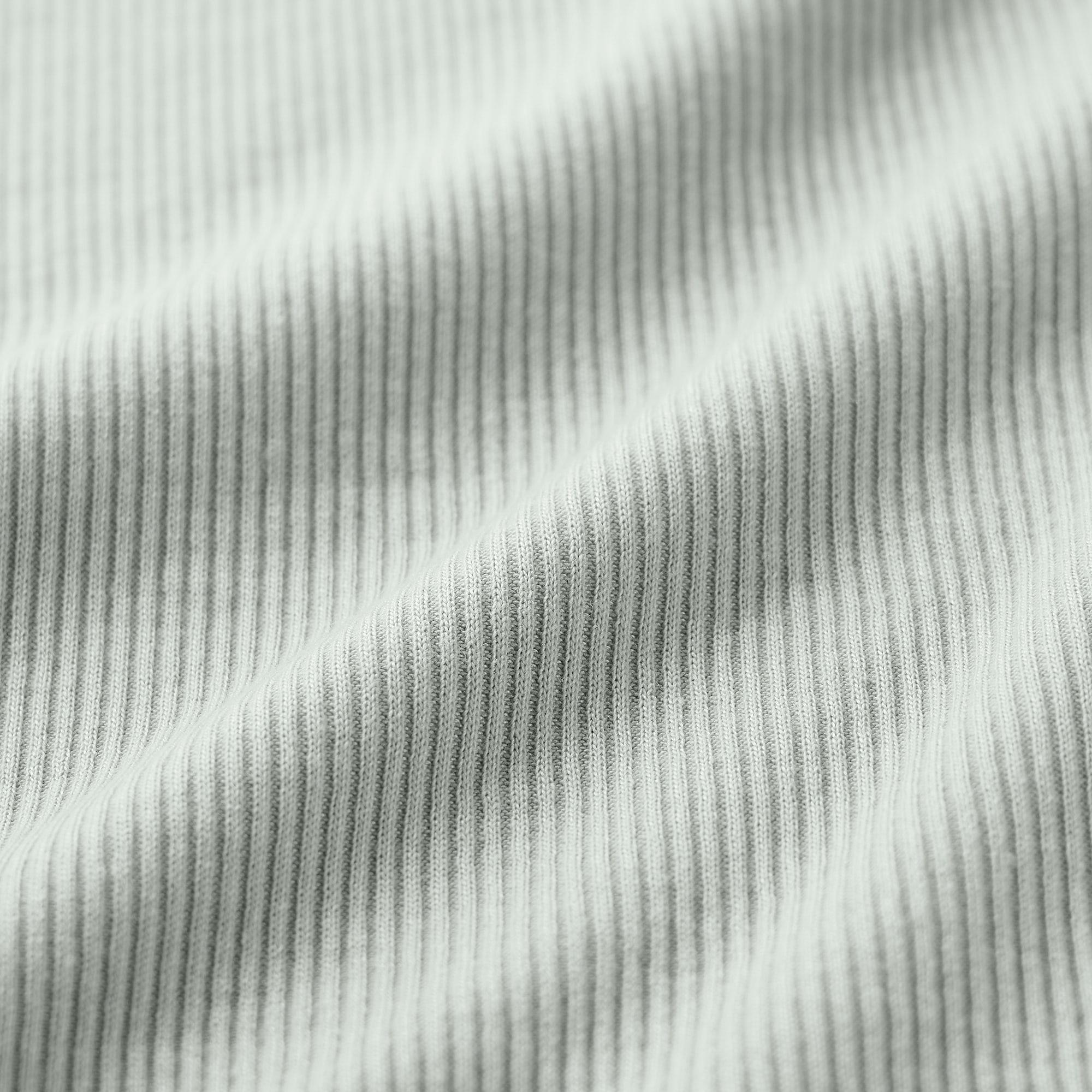 https://image.uniqlo.com/GU/ST3/jp/imagesgoods/351298/feature/jpgoods_351298_feature1.jpg