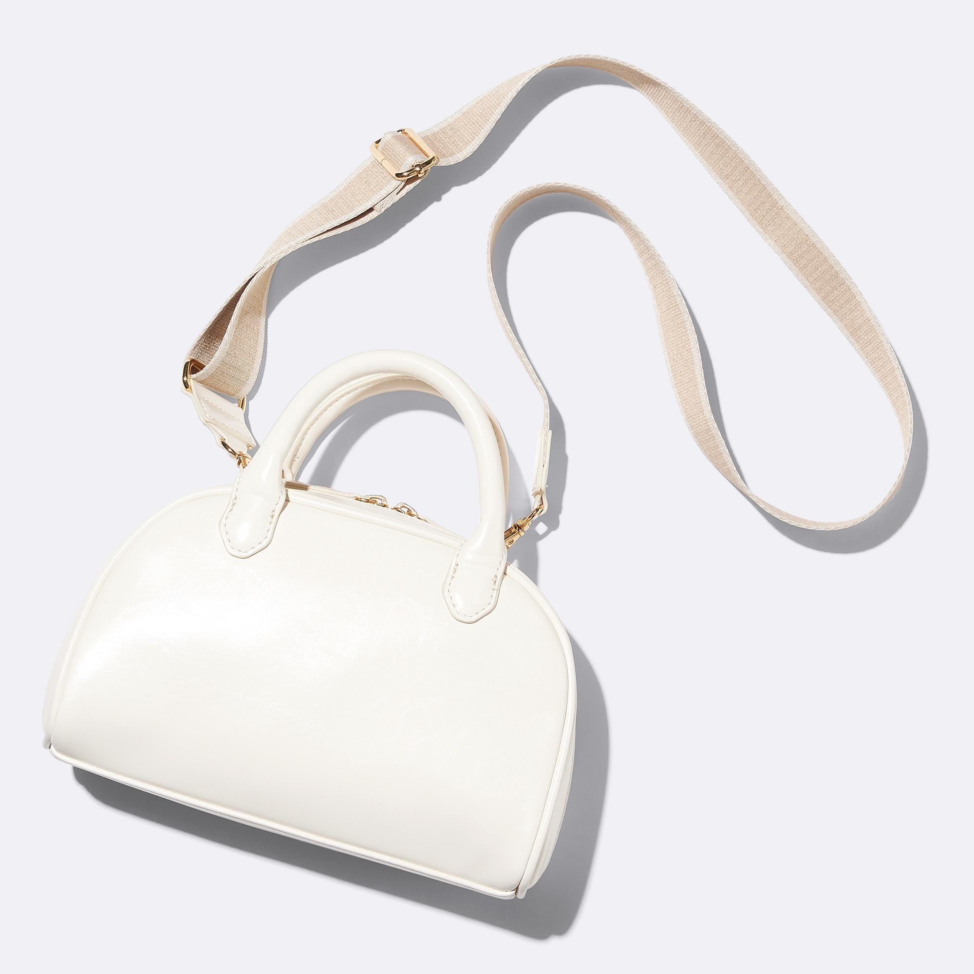 https://image.uniqlo.com/GU/ST3/jp/imagesgoods/355939/feature/jpgoods_355939_feature1.jpg
