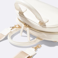 https://image.uniqlo.com/GU/ST3/jp/imagesgoods/355939/feature/jpgoods_355939_feature2.jpg