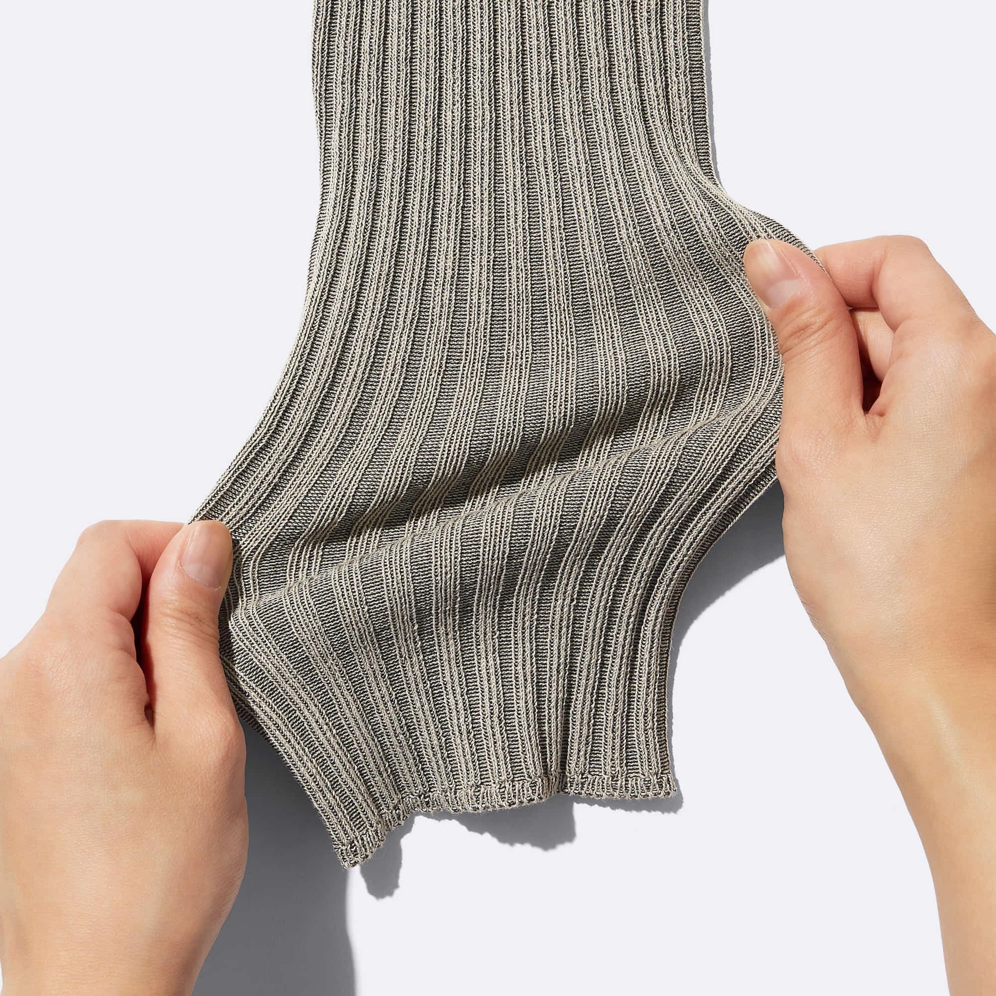 https://image.uniqlo.com/GU/ST3/jp/imagesgoods/356381/feature/jpgoods_356381_feature1.jpg