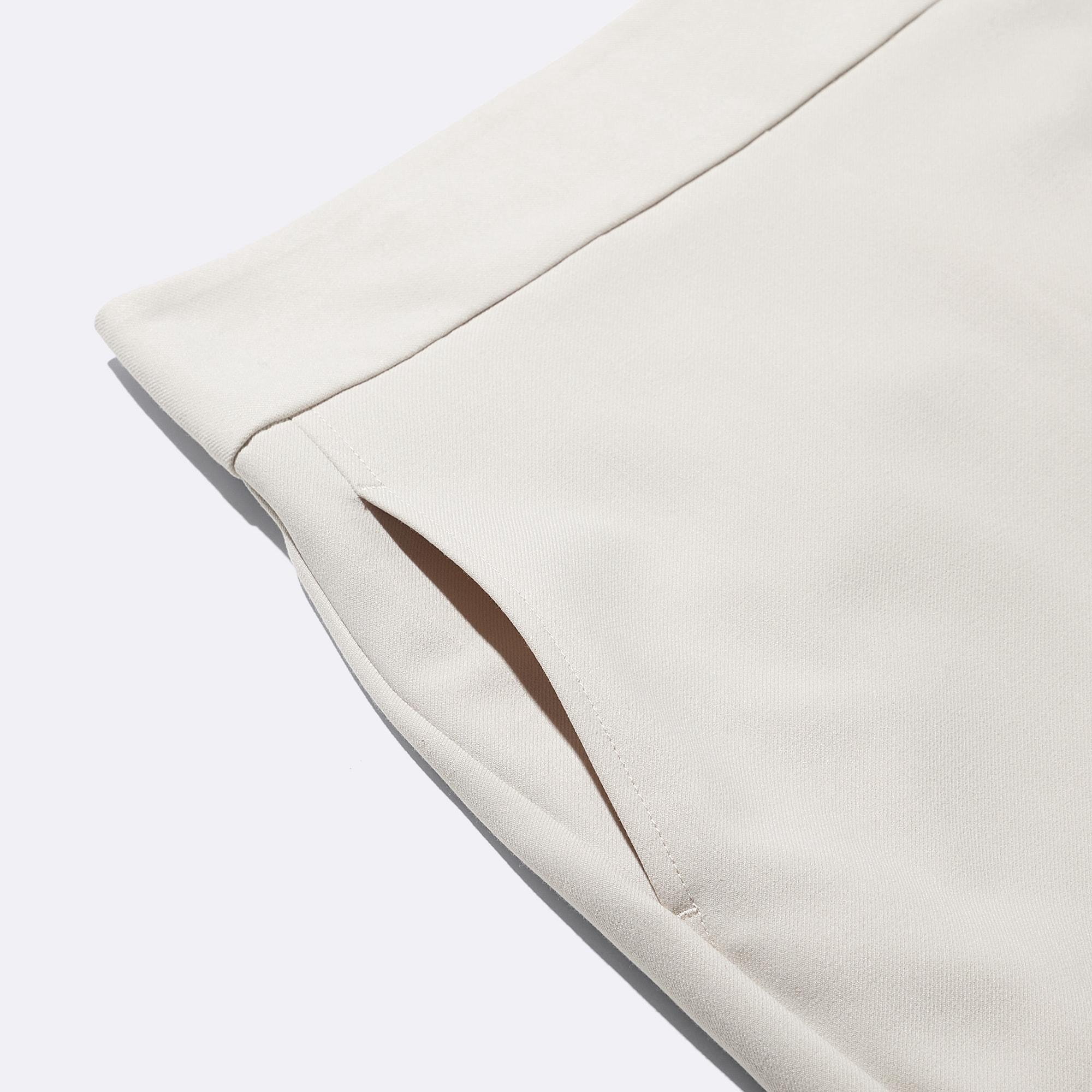 https://image.uniqlo.com/GU/ST3/jp/imagesgoods/356404/feature/jpgoods_356404_feature3.jpg