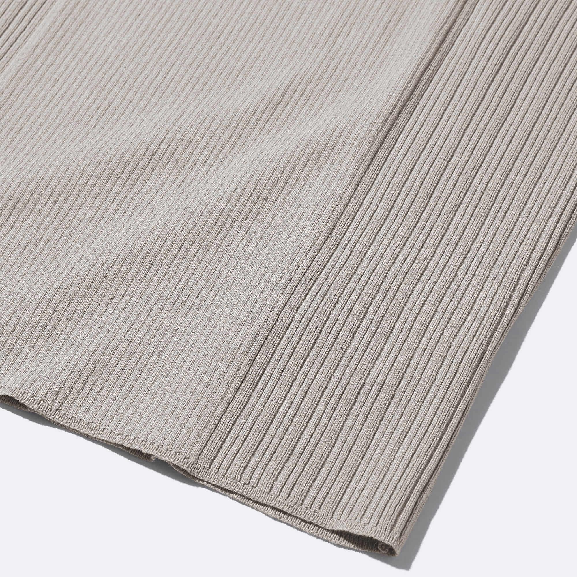 https://image.uniqlo.com/GU/ST3/jp/imagesgoods/356437/feature/jpgoods_356437_feature1.jpg