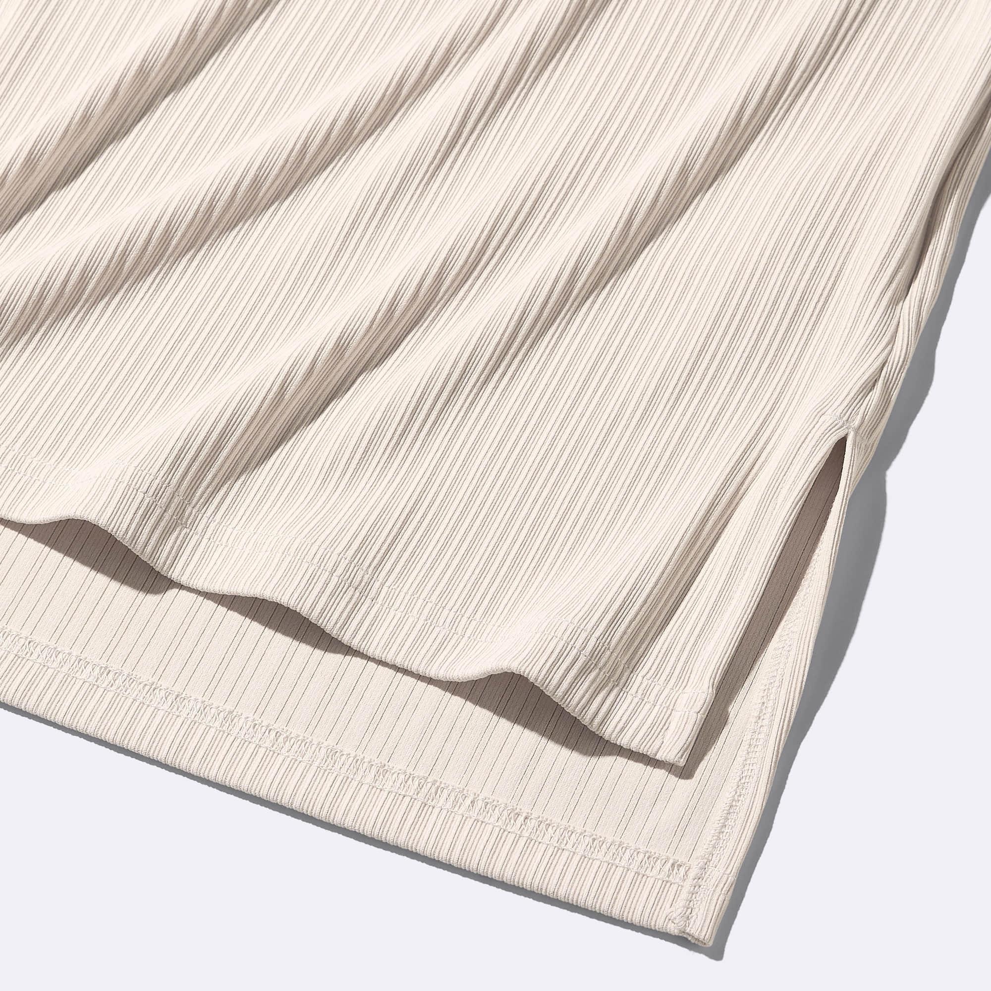 https://image.uniqlo.com/GU/ST3/jp/imagesgoods/356911/feature/jpgoods_356911_feature1.jpg