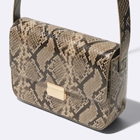 https://image.uniqlo.com/GU/ST3/jp/imagesgoods/357614/feature/jpgoods_357614_feature3.jpg