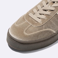 https://image.uniqlo.com/GU/ST3/jp/imagesgoods/357743/feature/jpgoods_357743_feature1.jpg