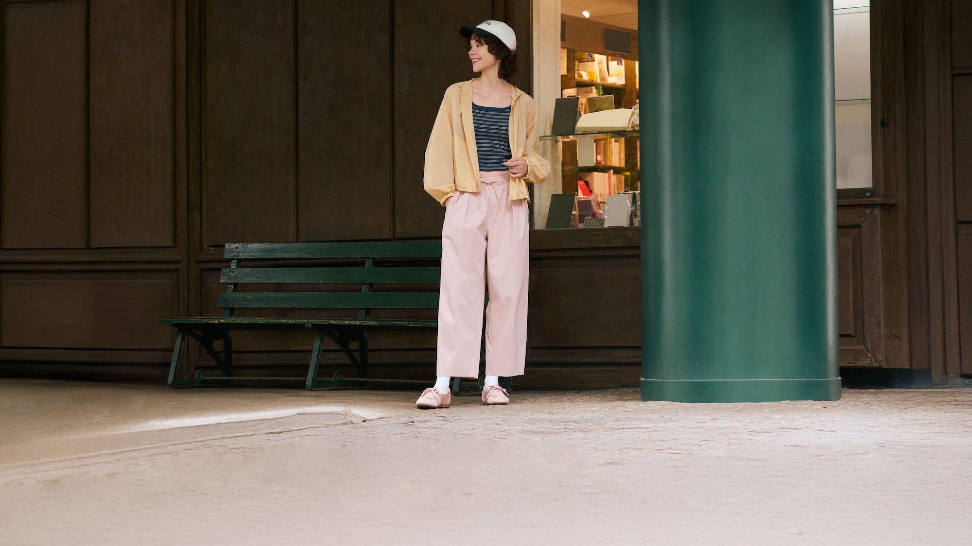 アンクルパンツ