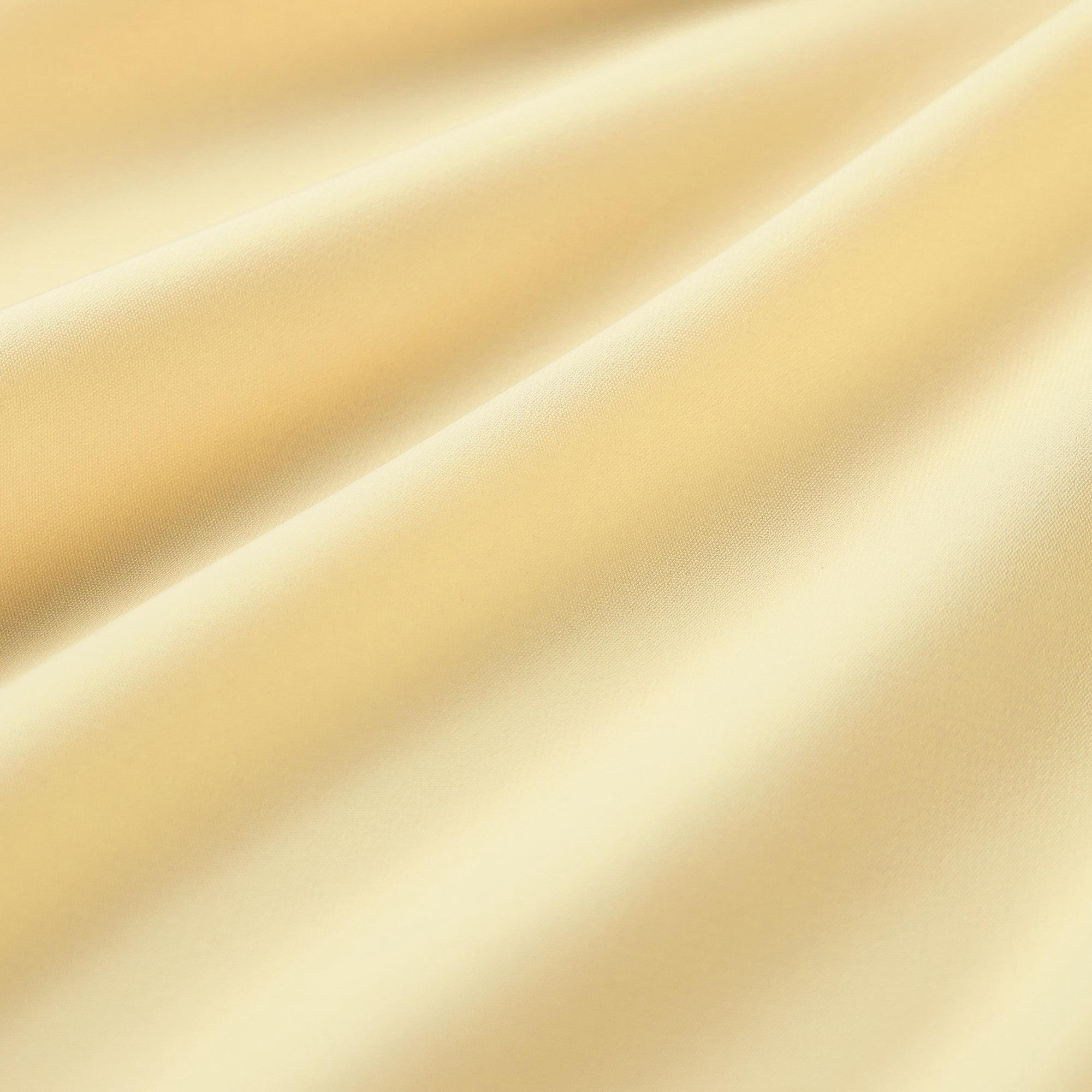 https://image.uniqlo.com/GU/ST3/us/imagesgoods/352975/feature/usgoods_352975_feature1.jpg