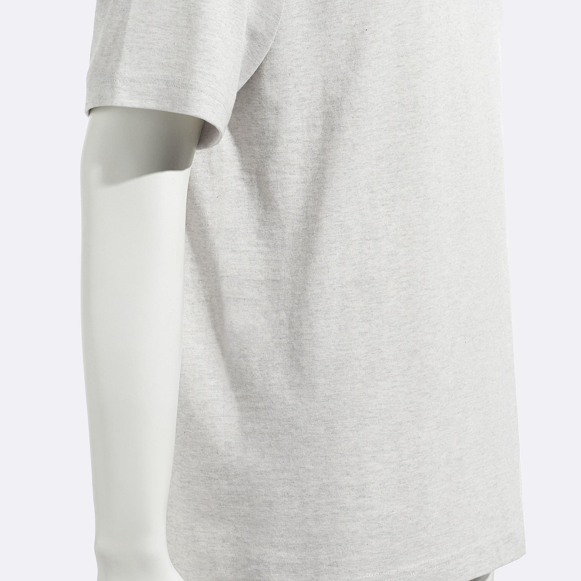 https://image.uniqlo.com/GU/ST3/us/imagesgoods/357053/feature/usgoods_357053_feature1.jpg