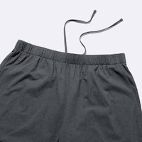 https://image.uniqlo.com/GU/ST3/us/imagesgoods/359752/feature/usgoods_359752_feature2.jpg