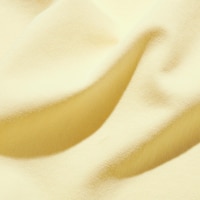 https://image.uniqlo.com/GU/ST3/us/imagesgoods/360268/feature/usgoods_360268_feature1.jpg