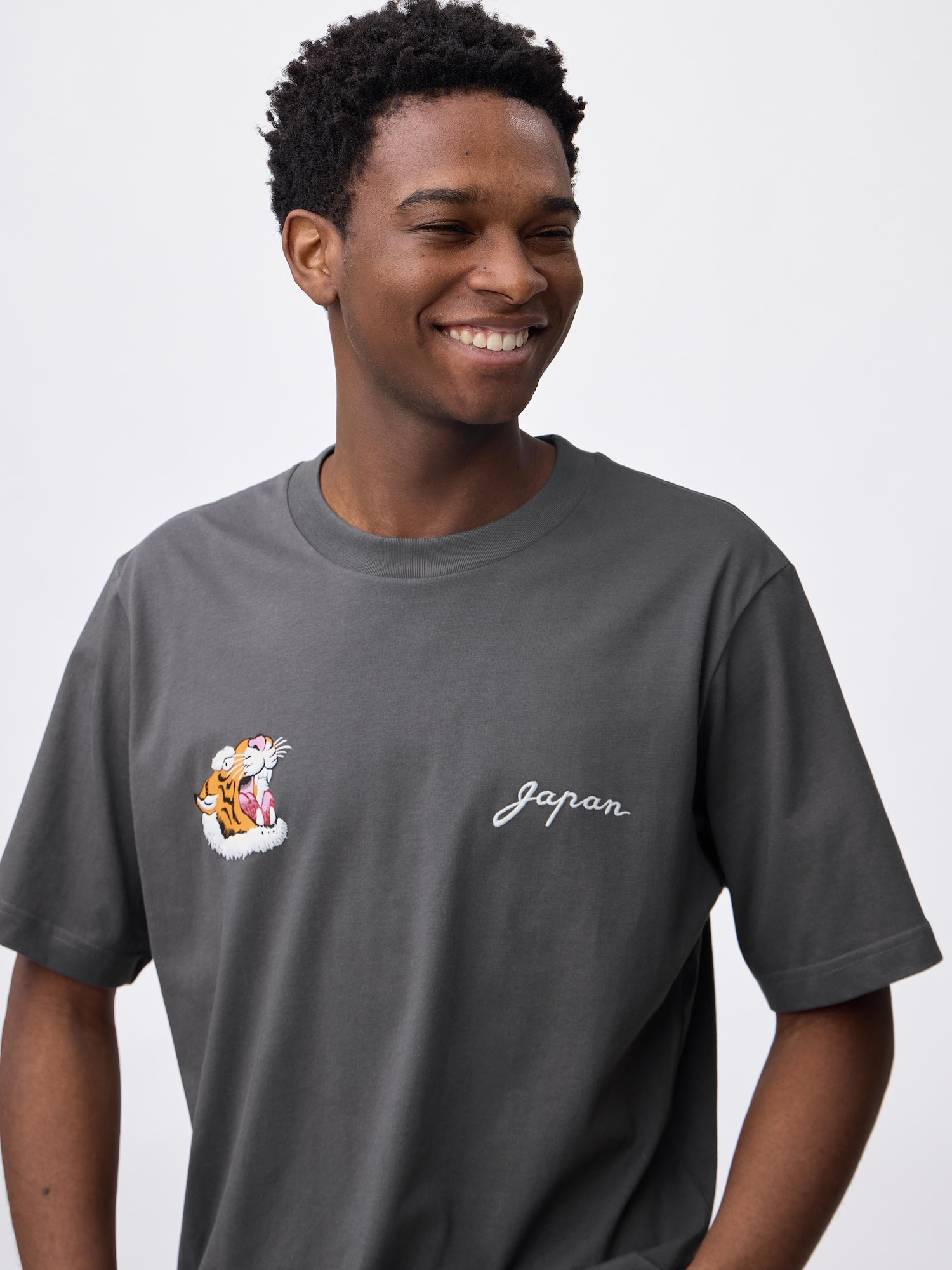 Men's Graphic Tees - GU US