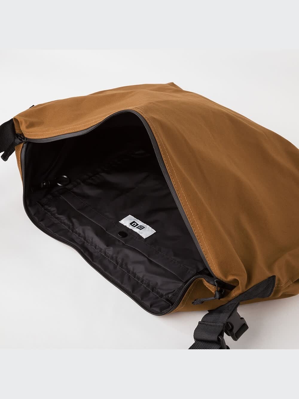 ユニクロ メッセンジャーバッグ テック Y2K CORDURA ショルダー m73743128272_1.jpg?1700180093