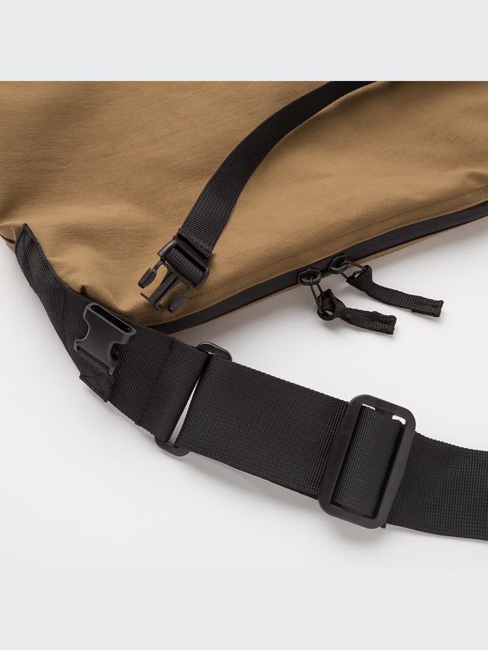 ユニクロ公式 | ブロックテックショルダーバッグ