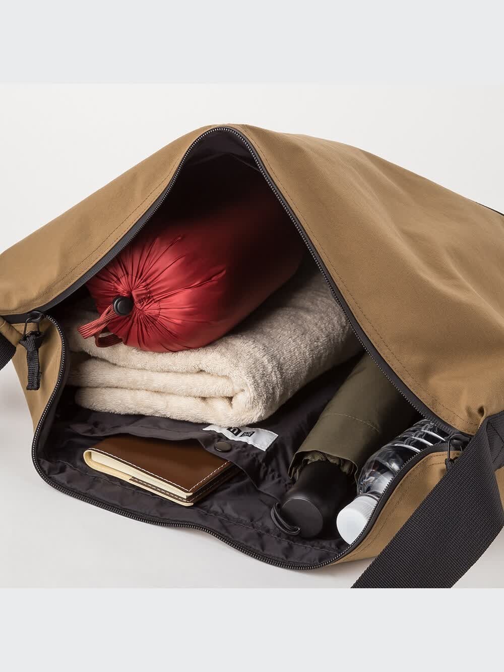 ユニクロ公式 | ブロックテックショルダーバッグ