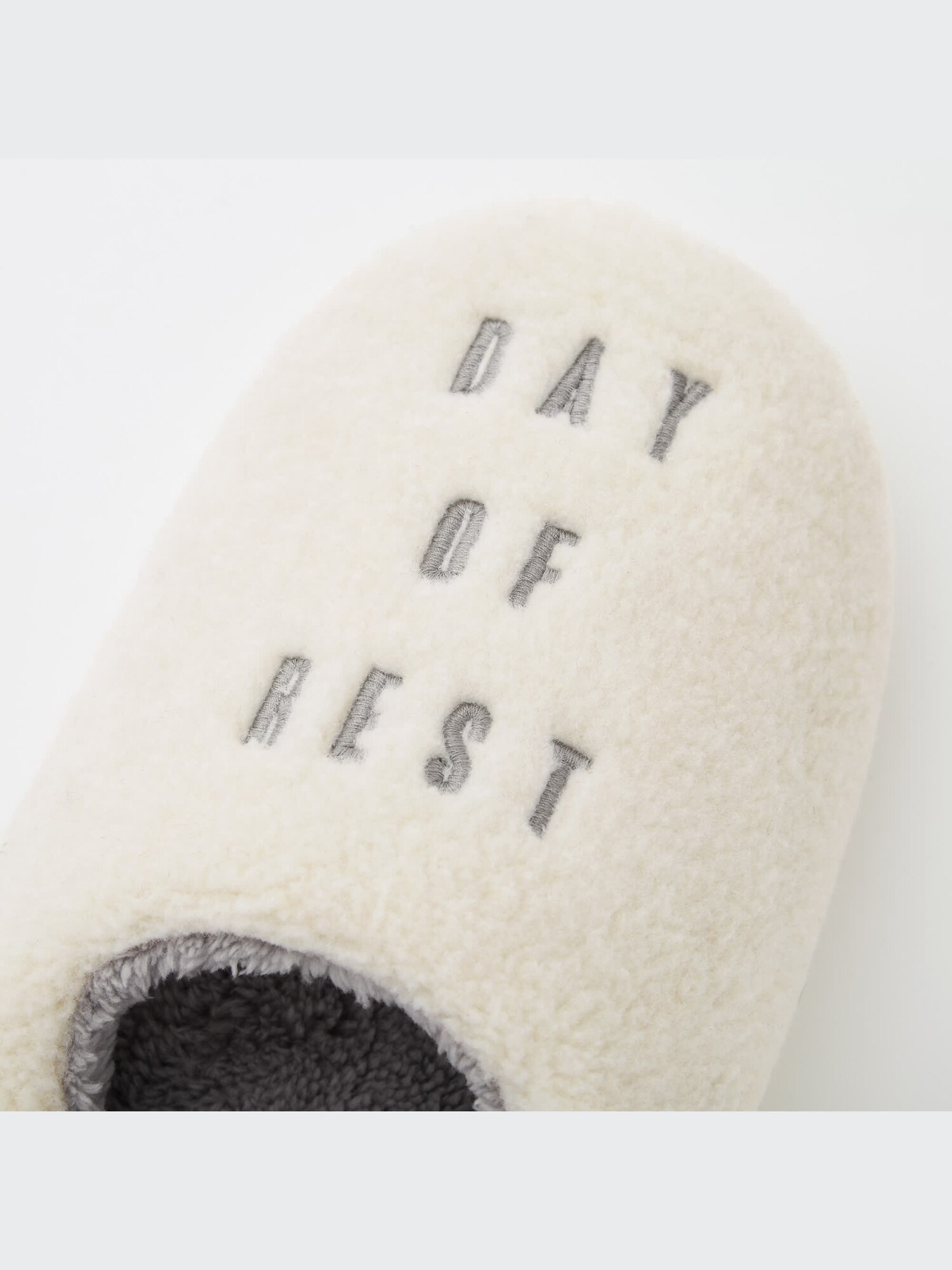 ユニクロ 「KAWS×PEANUTS」コレクション スヌーピー ルームシューズ こりゃ買っちゃうよ！ユニクロの「スヌーピーコラボ」反則級の