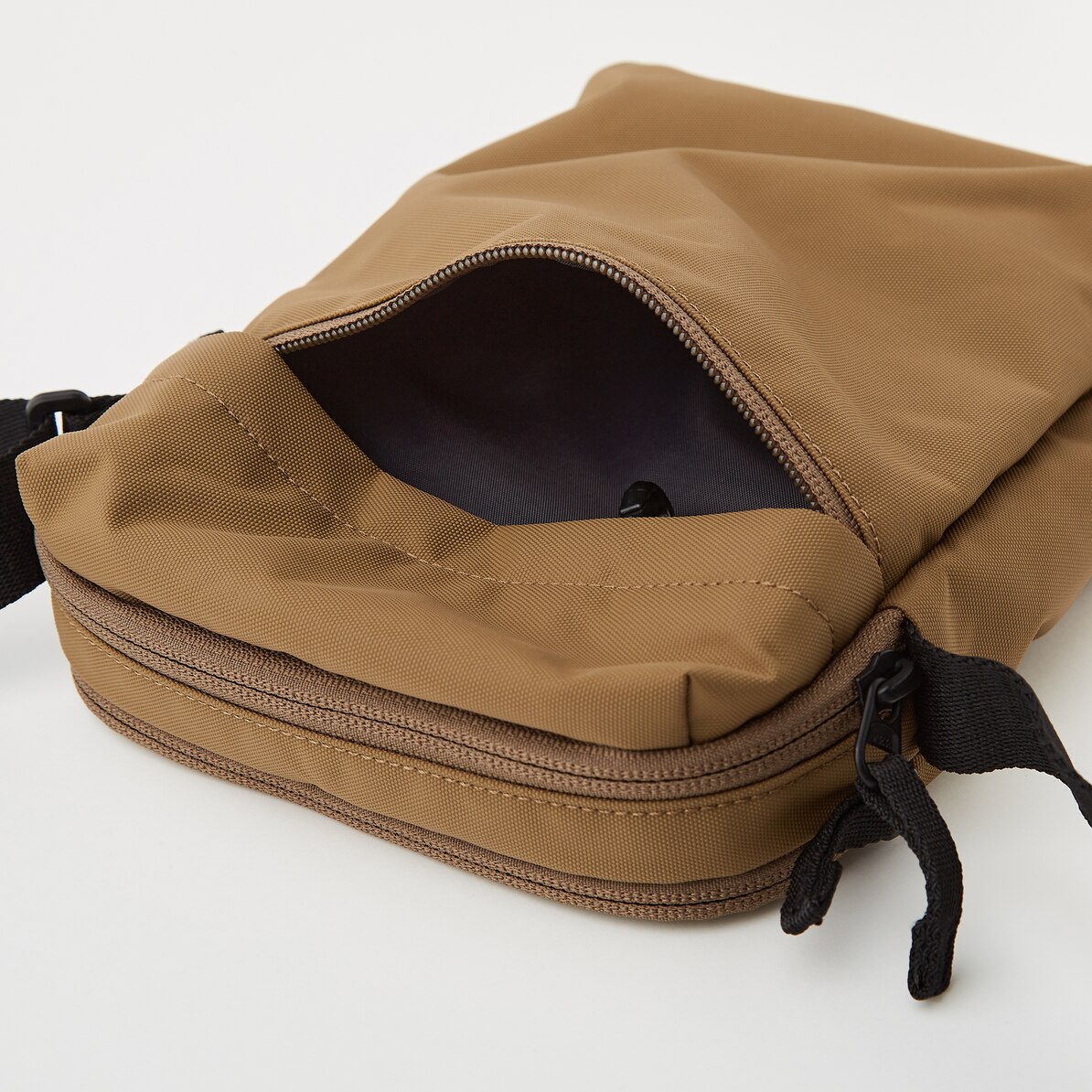 ミニショルダーバッグ 男女兼用 ユニクロ