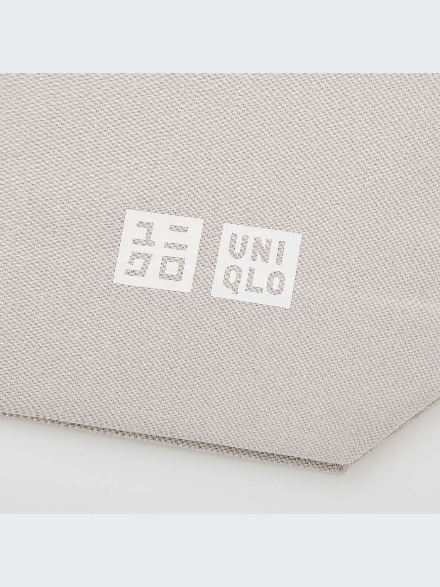 UNIQLO 大容量ホワイトバッグ 都市名プリント UNIQLO トートバッグ ホワイト 都市名プリント - メルカリ