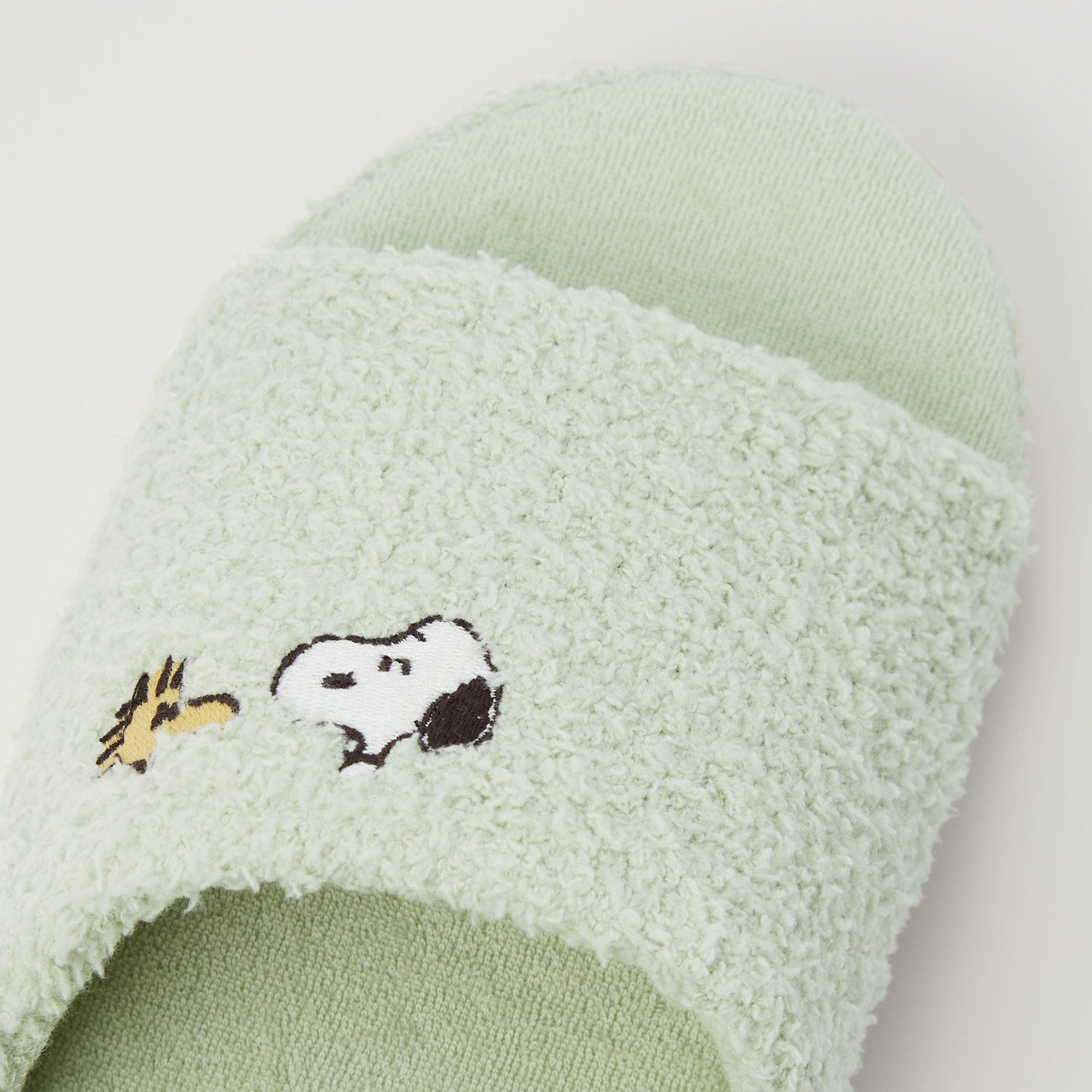 Uniqlo best sale peanuts slippers