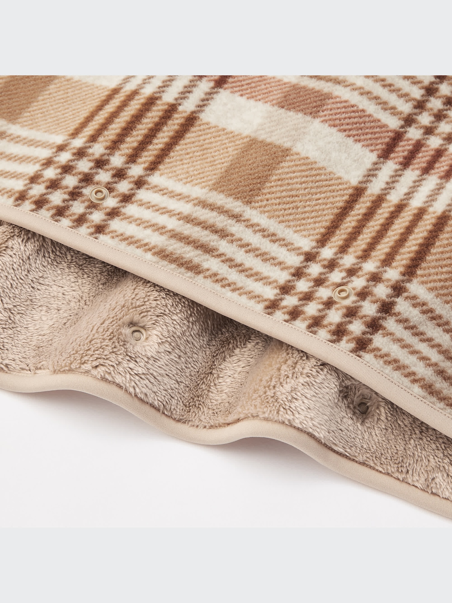 Uniqlo reversible fleece blanket sale