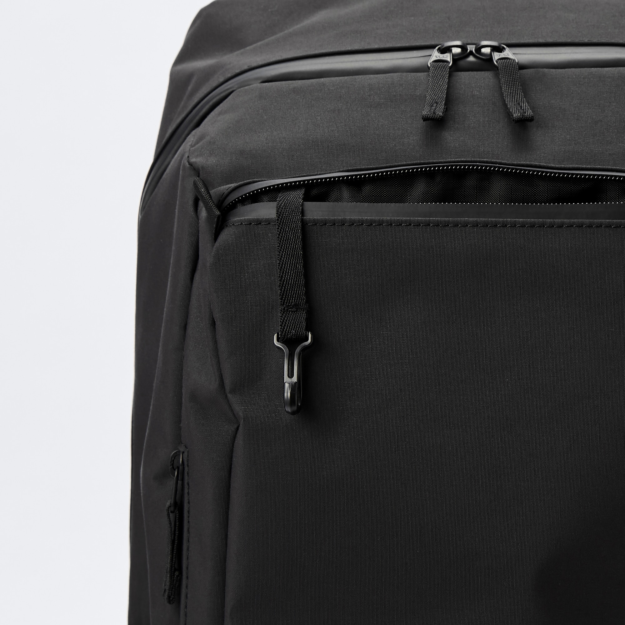 Uniqlo black outlet backpack