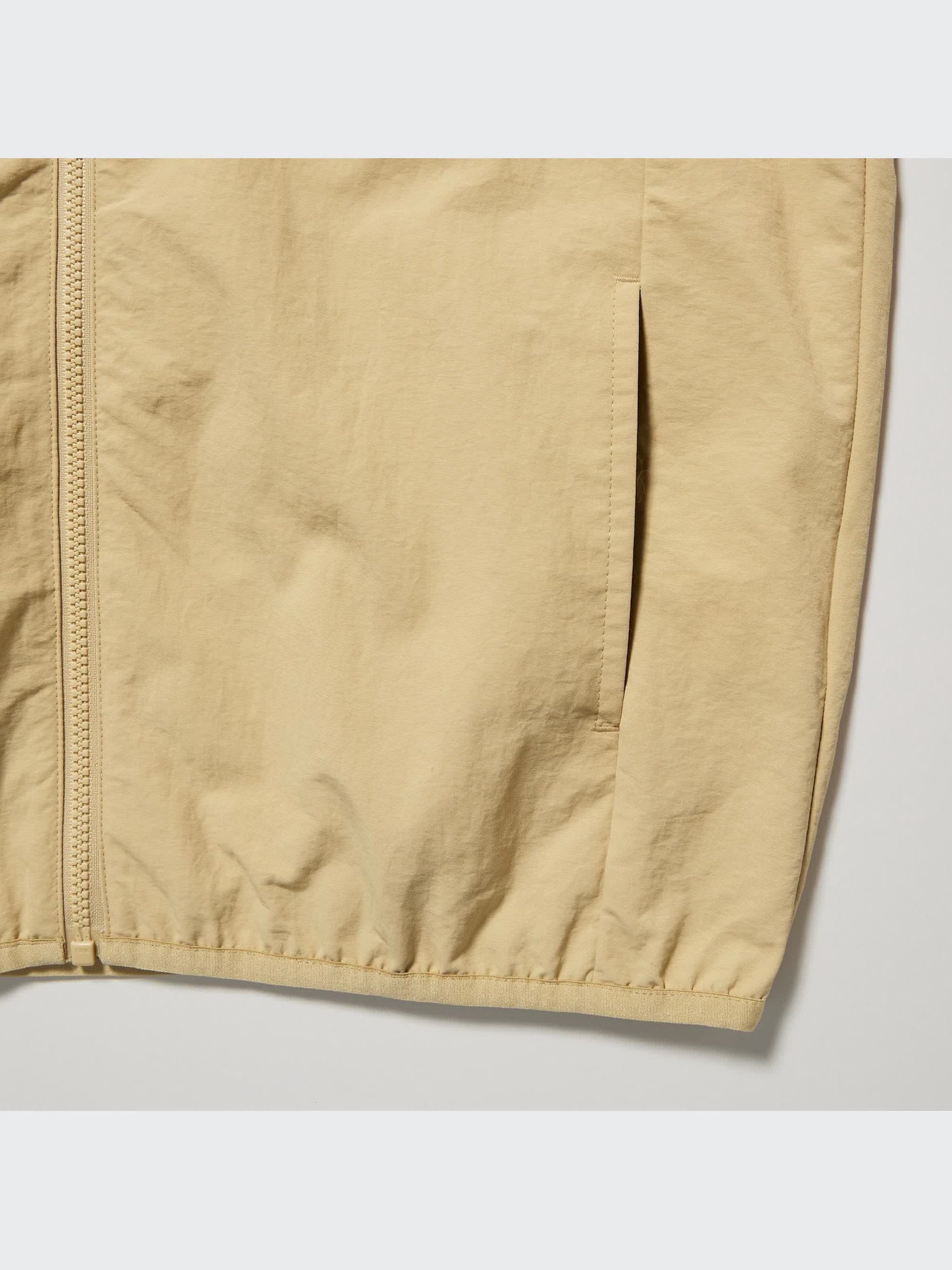 ユニクロ公式 | ポケッタブルナイロンパーカ