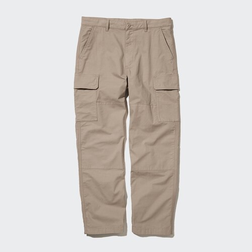 Siluet lebar dan stylish yang sedikit meruncing hinggga bagian hem.	