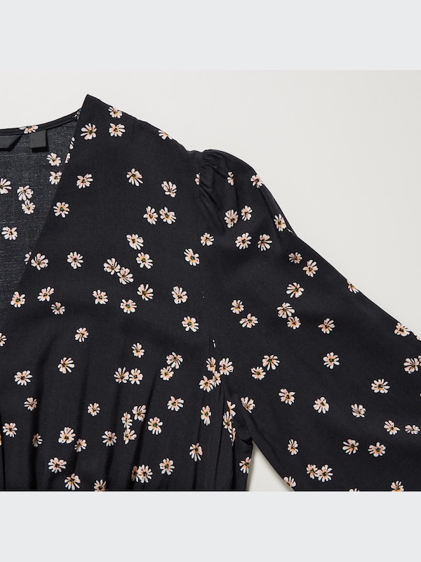 Gaun Flare Motif Kerah V Lengan Panjang