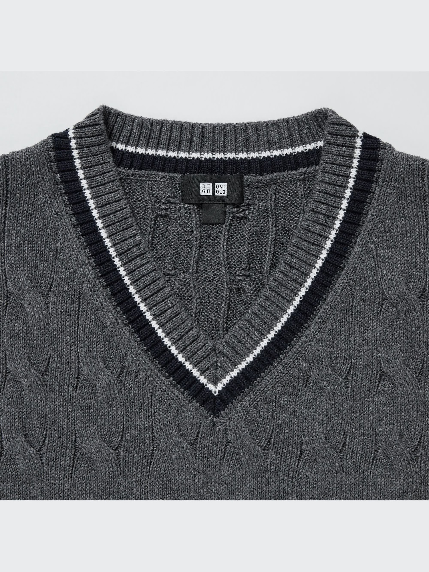 Men's Cable V Neck Knitted Vest | UNIQLO SG