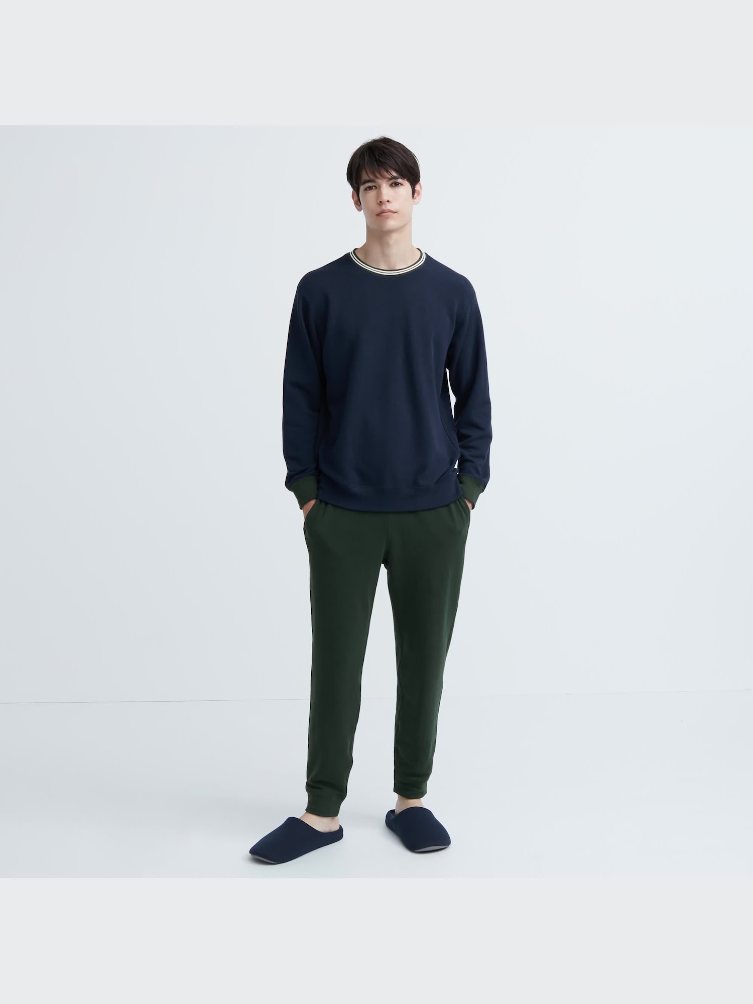 ユニクロ ウルトラストレッチスウェットセット長袖パジャマ