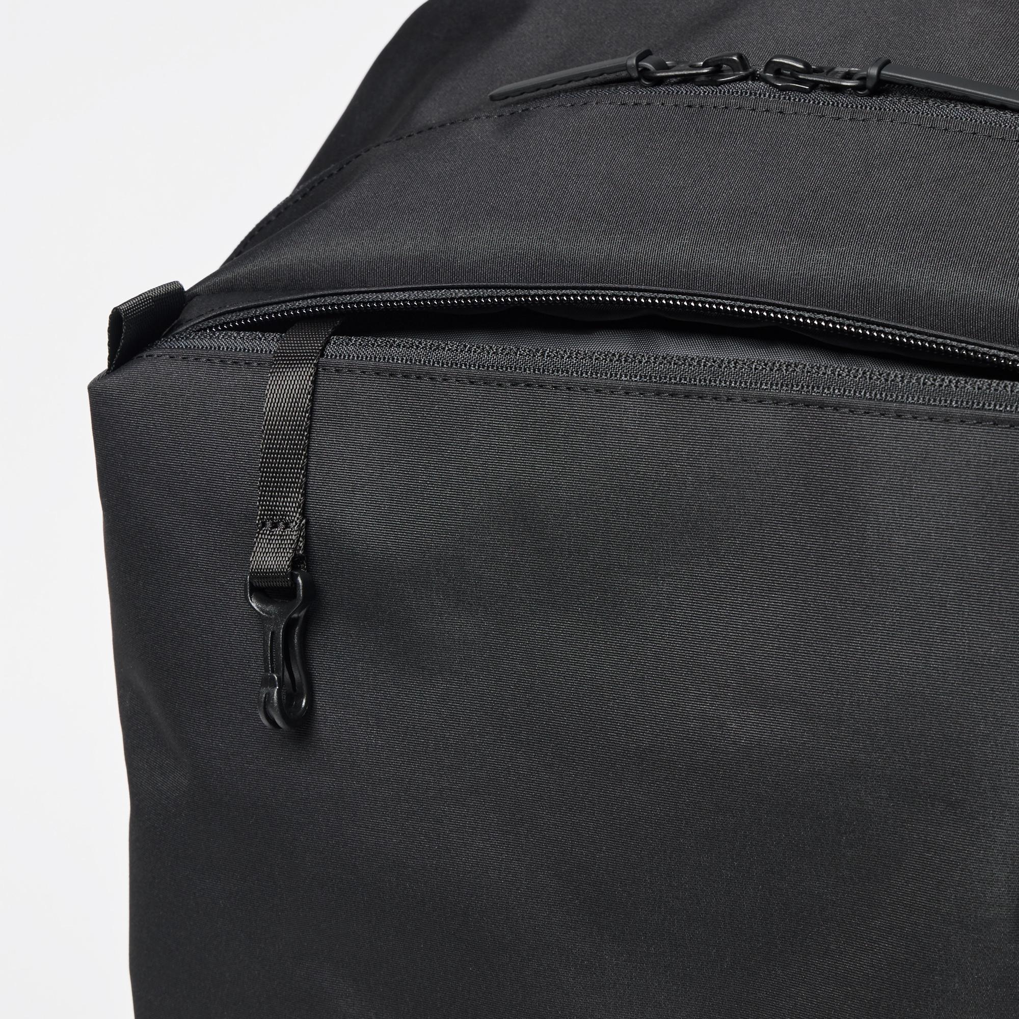 Uniqlo hotsell black backpack