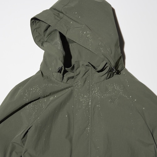 Functional fabric with a windproof laminated film. Water-repellent* finish. *The fabric is coated with a water-repellent agent so the effect lasts. The finish is not permanent.