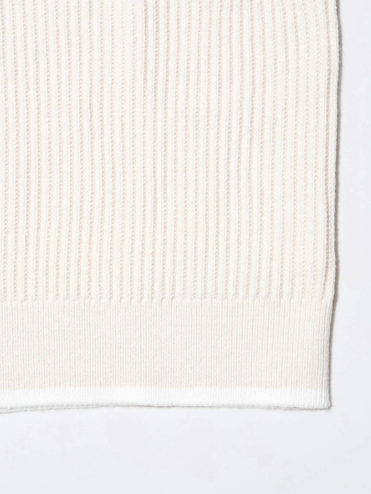 ユニクロ公式 | Vネックベスト