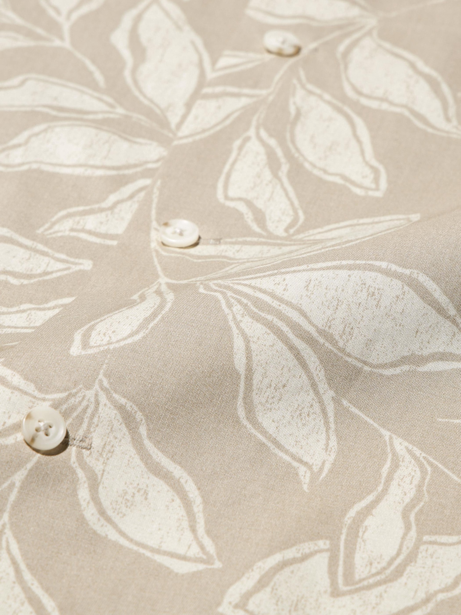 ユニクロ公式 | プリントオープンカラーシャツ