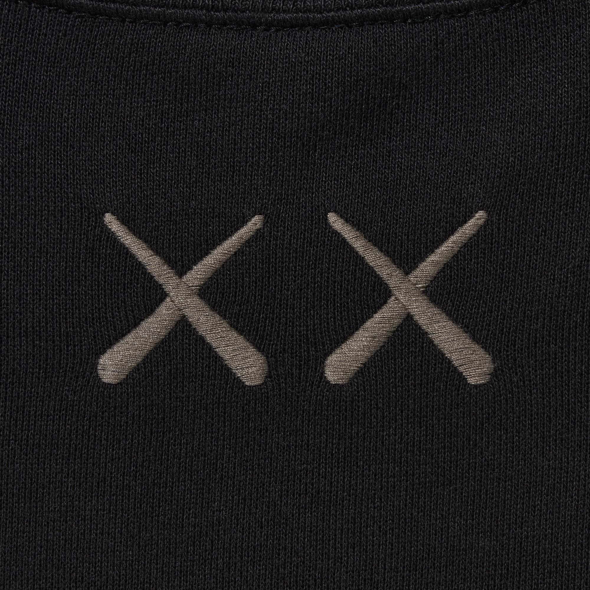 Uniqlo kaws outlet crewneck