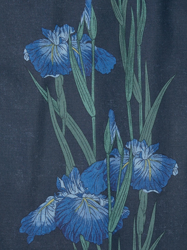 Kemeja Kerah Terbuka Lengan Pendek